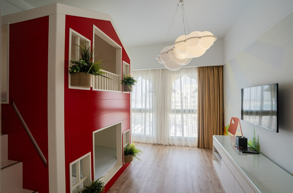 Мейрамханадағы үстел астындағы бейне Мейрамханадағы үстел астындағы бейне